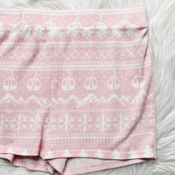 Colsie Warm Soft Snowflake Sleep Shorts Pink & White Size Medium - Picture 1 of 4